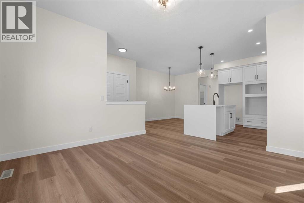 568 Buffaloberry Manor SE — photo 8