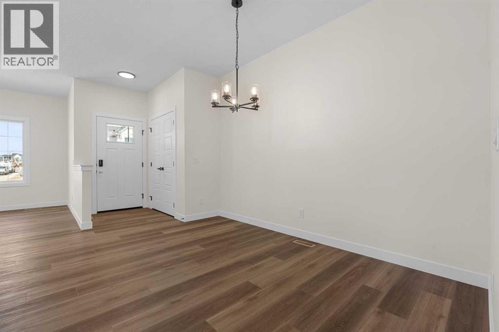 568 Buffaloberry Manor SE — photo 3