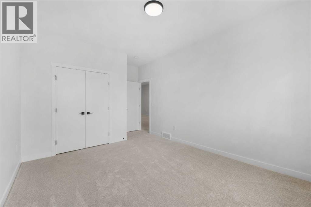 19 Wolf Crescent — photo 28