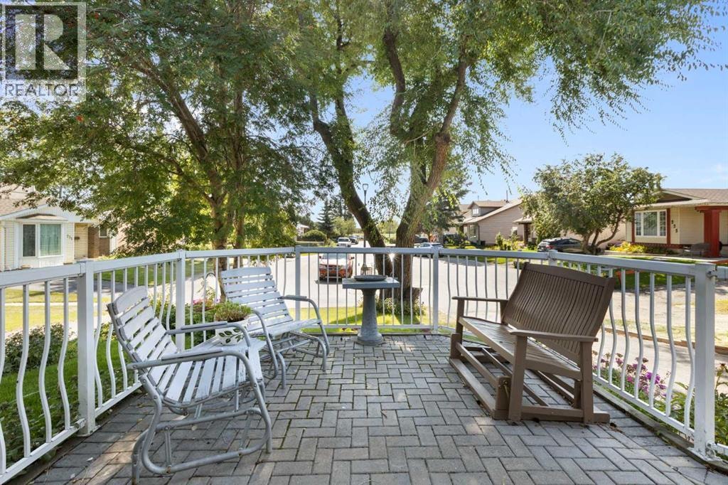 243 Radcliffe Place SE — photo 5