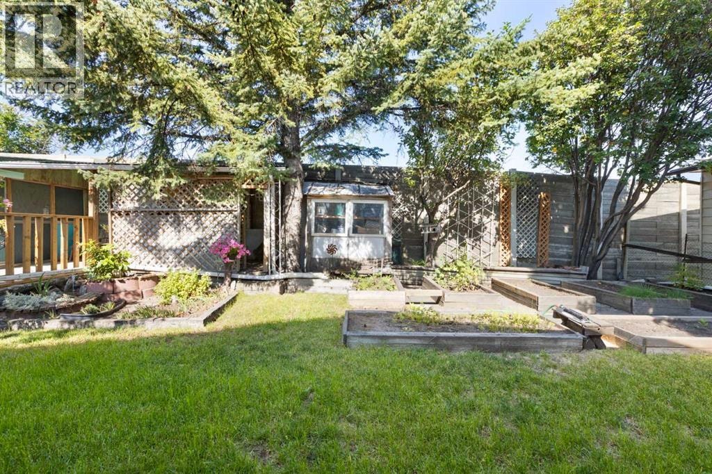 243 Radcliffe Place SE — photo 34