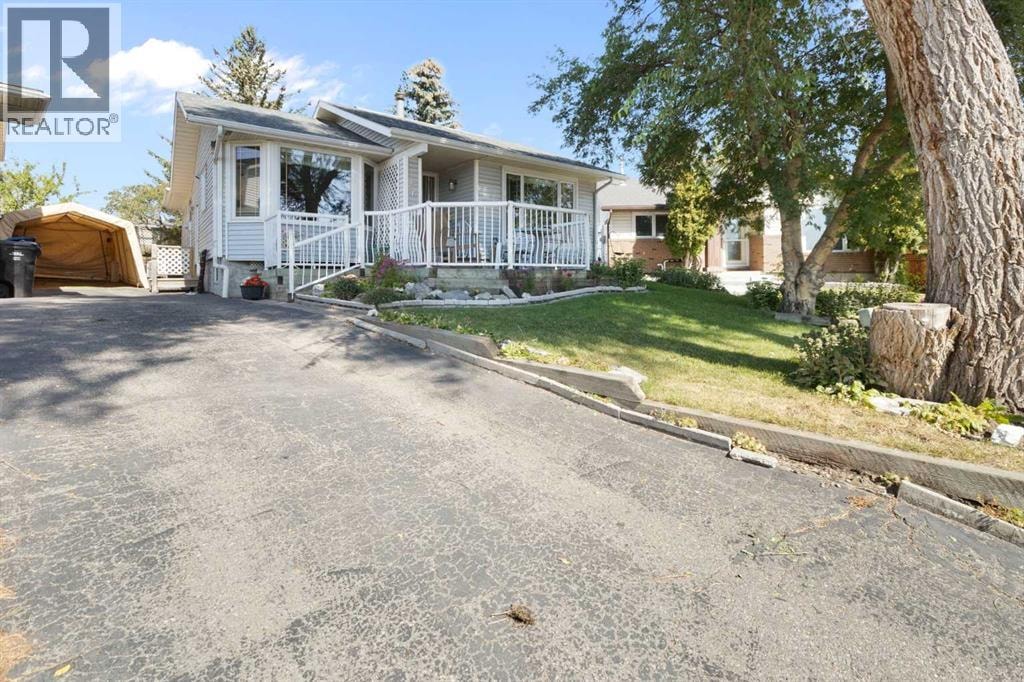 243 Radcliffe Place SE — photo 3