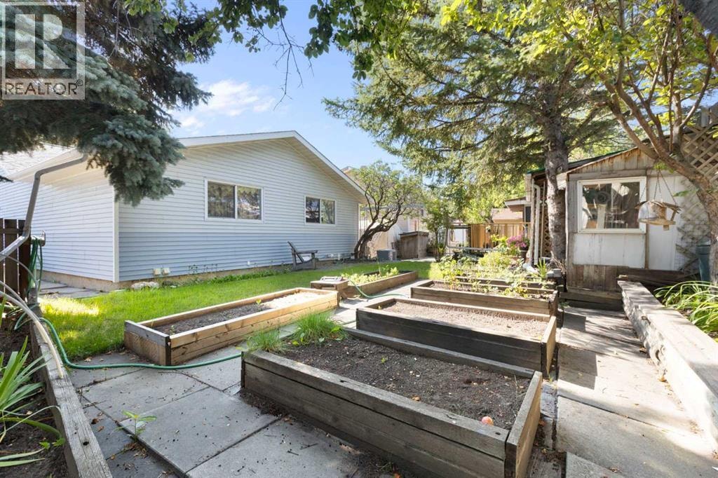 243 Radcliffe Place SE — photo 33