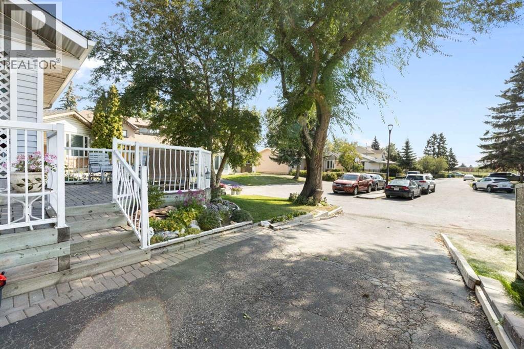 243 Radcliffe Place SE — photo 2
