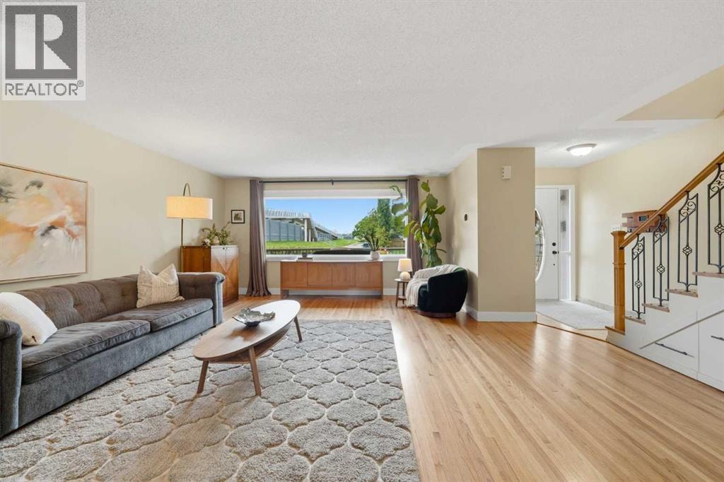 1439 90 Avenue SW — photo 23