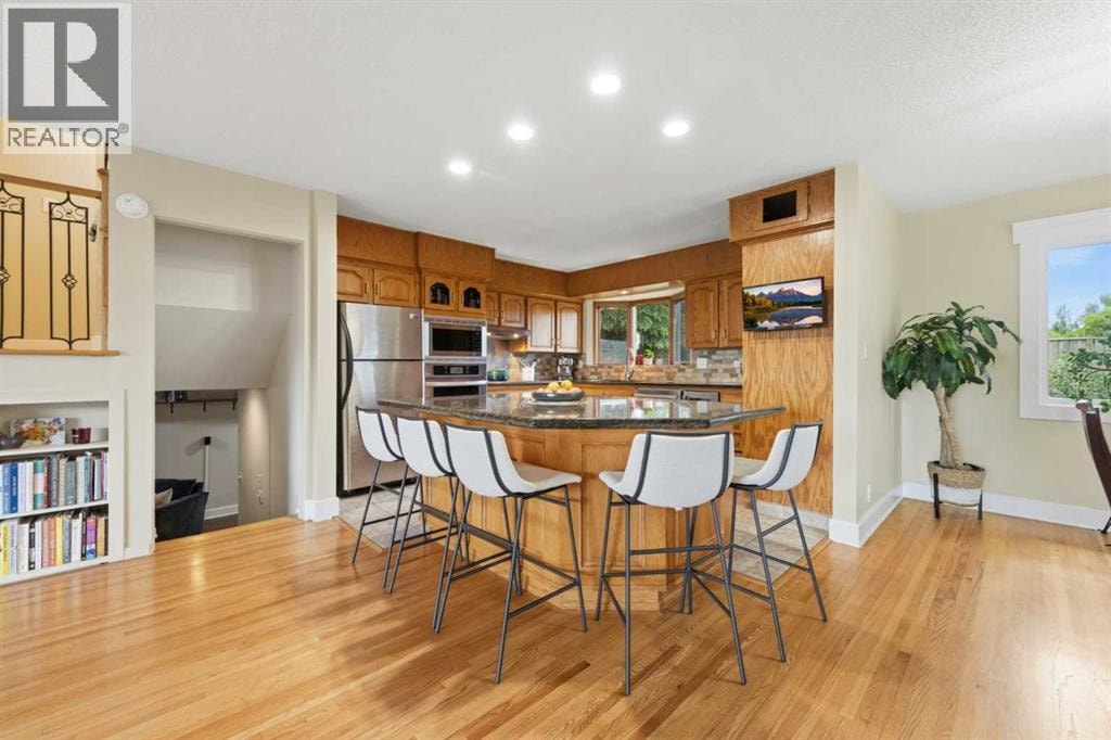 1439 90 Avenue SW — photo 10