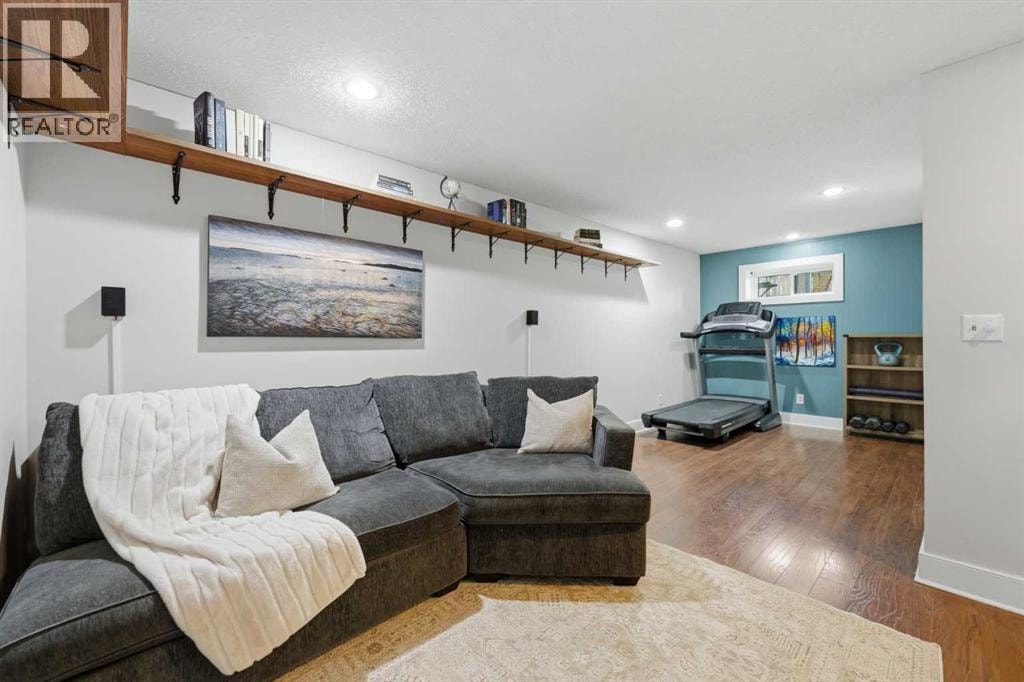 1439 90 Avenue SW — photo 38