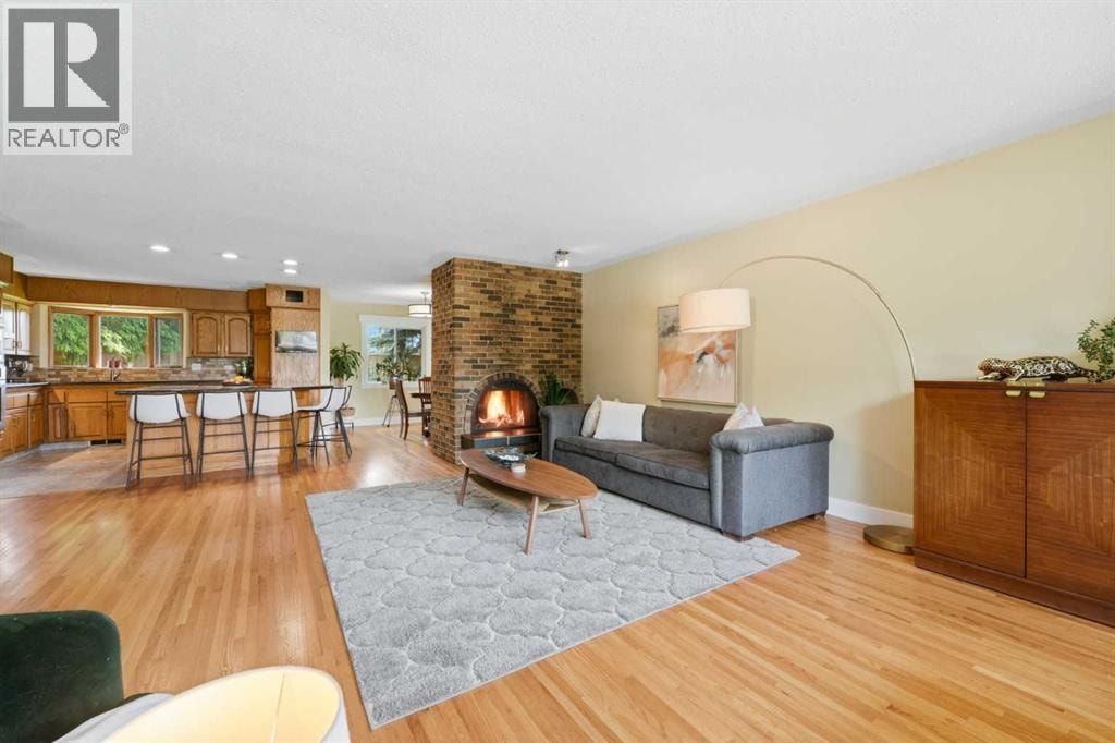 1439 90 Avenue SW — photo 8