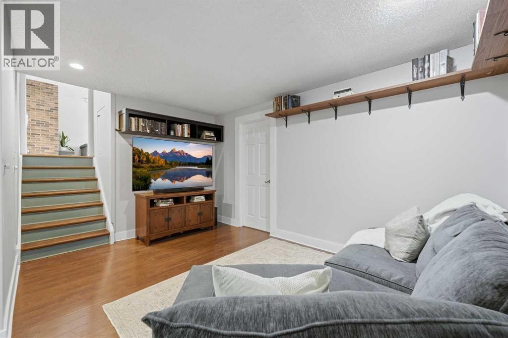 1439 90 Avenue SW — photo 37
