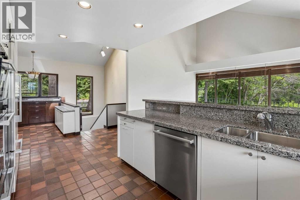 237 Escarpment Drive — photo 33