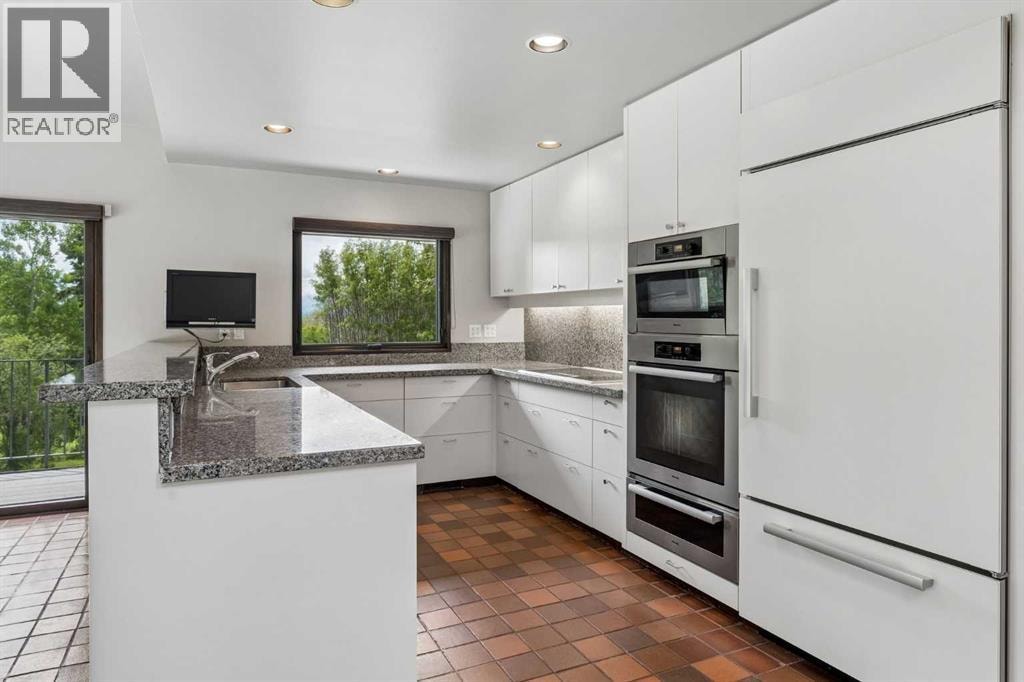 237 Escarpment Drive — photo 32