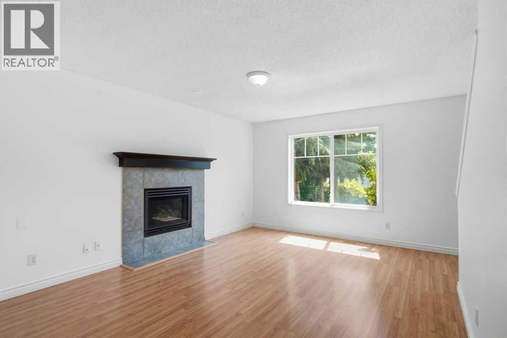 690 Coventry Drive NE — photo 8