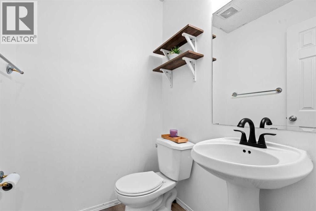 146 Erin Road SE — photo 10