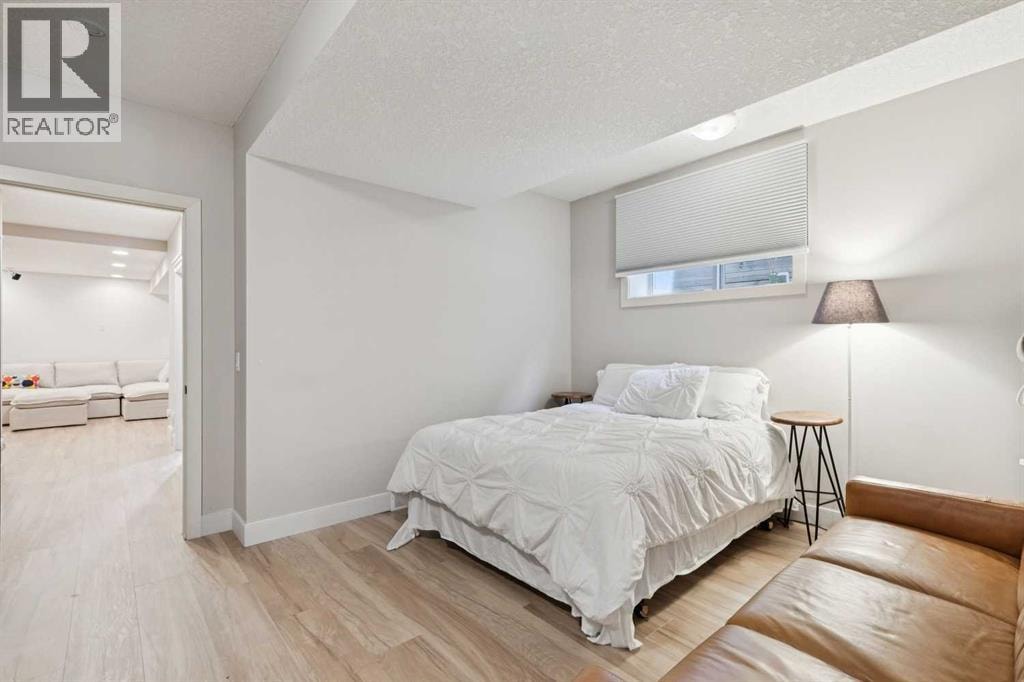 3039 27 Street SW — photo 37