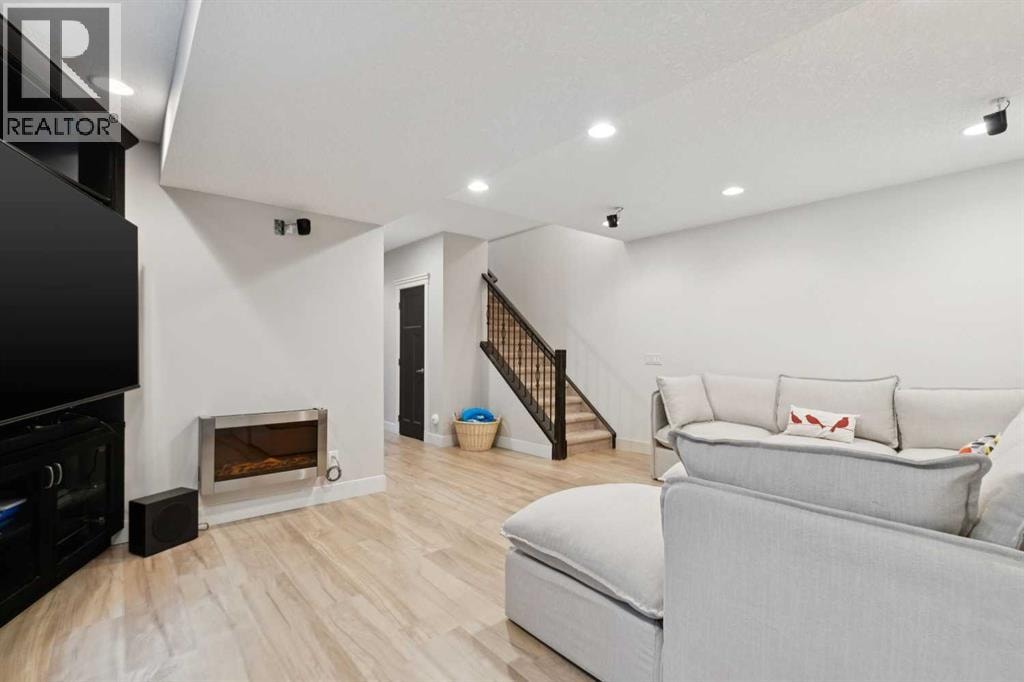 3039 27 Street SW — photo 35