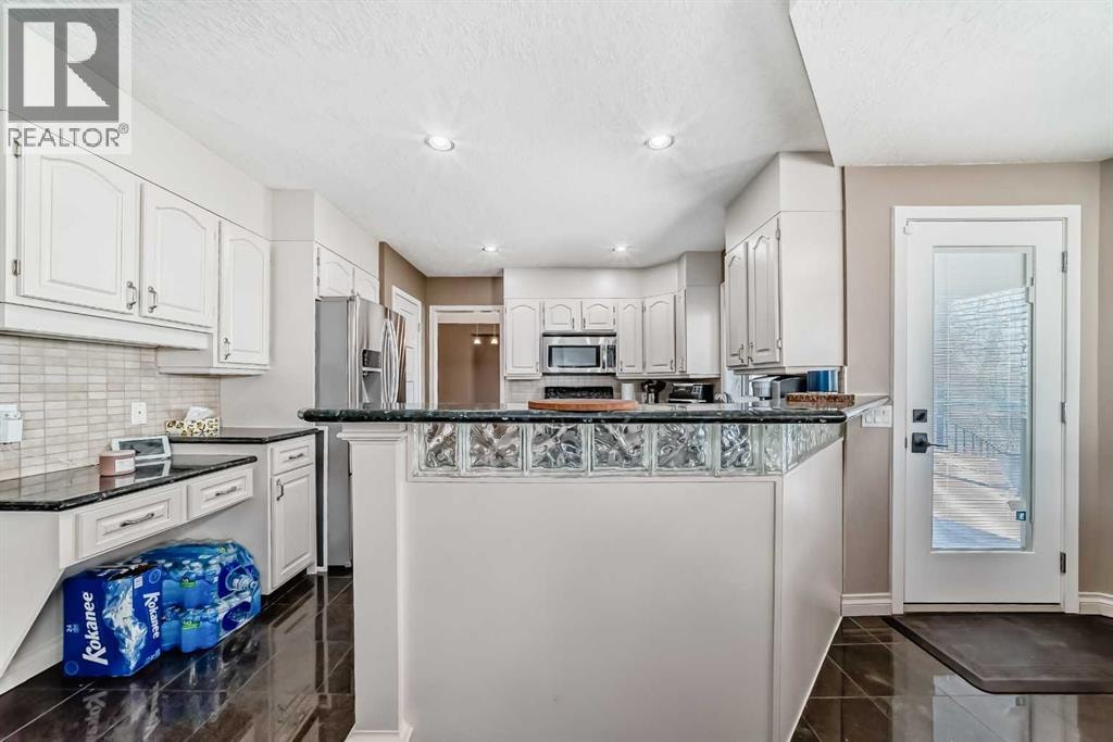 291 EAST CHESTERMERE Drive — photo 11