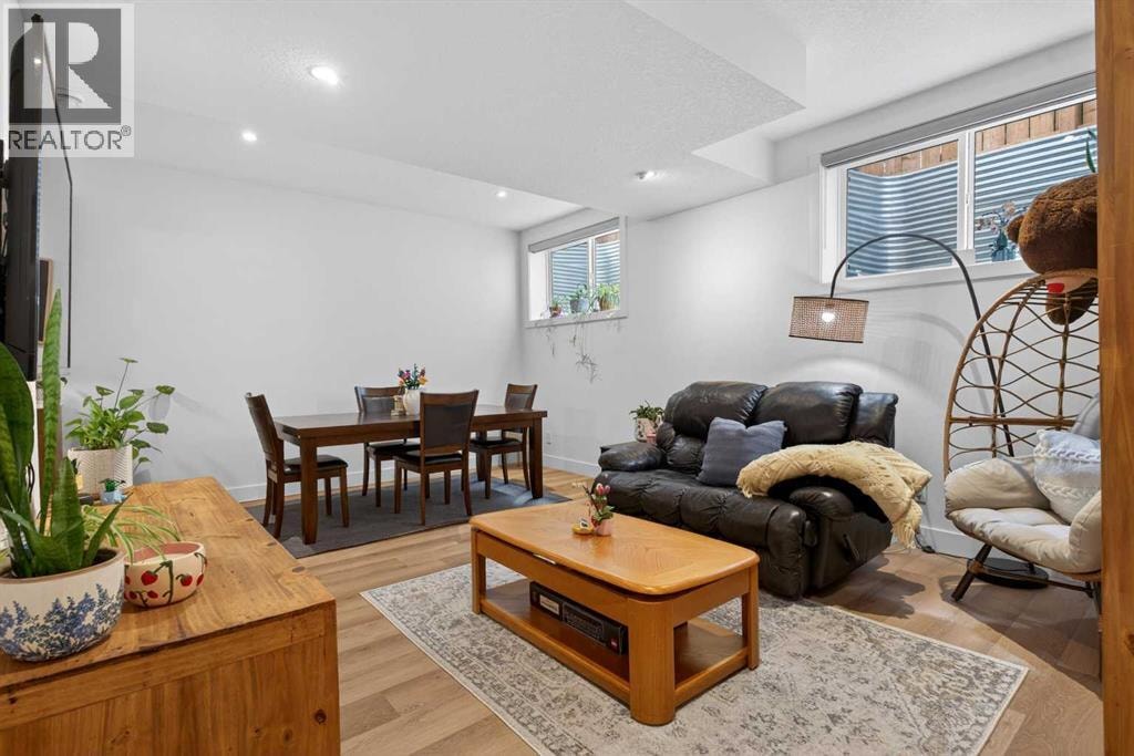 1135A Regent Crescent NE — photo 32
