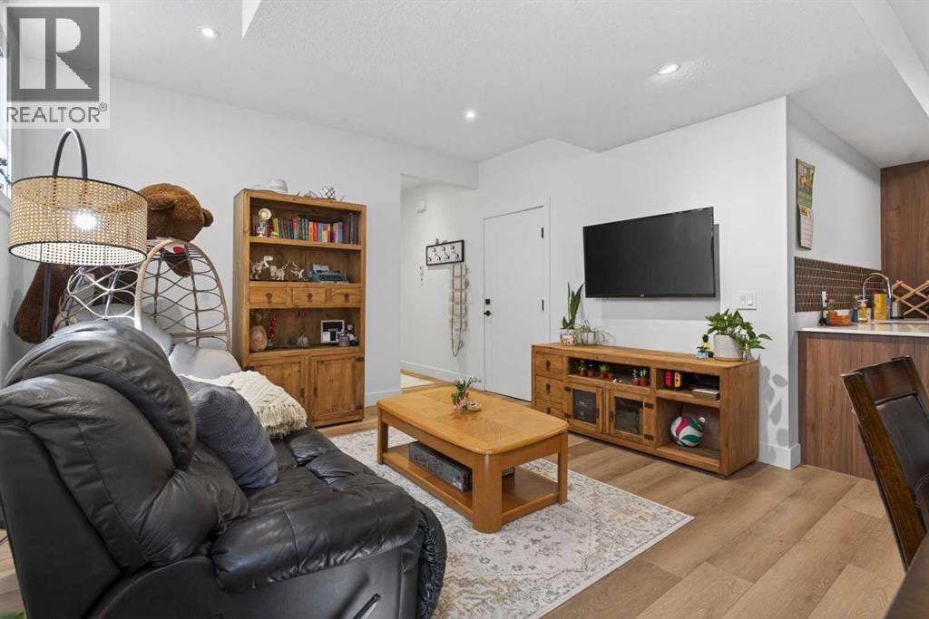 1135A Regent Crescent NE — photo 33