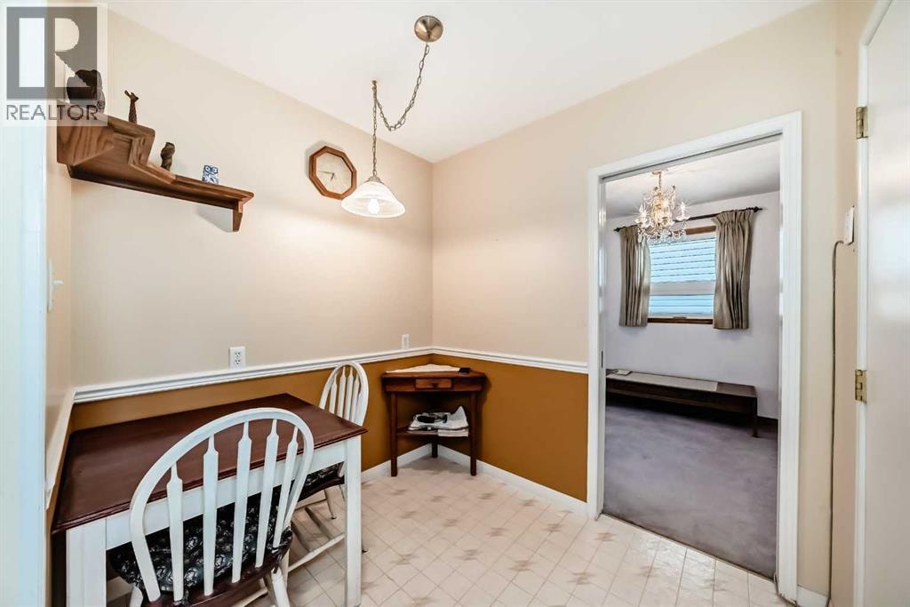3132 48 Street SW — photo 10