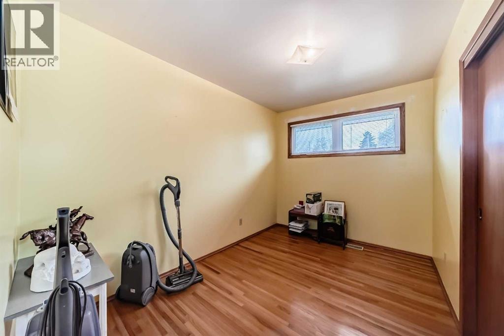 3132 48 Street SW — photo 21