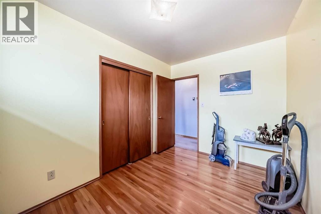 3132 48 Street SW — photo 22