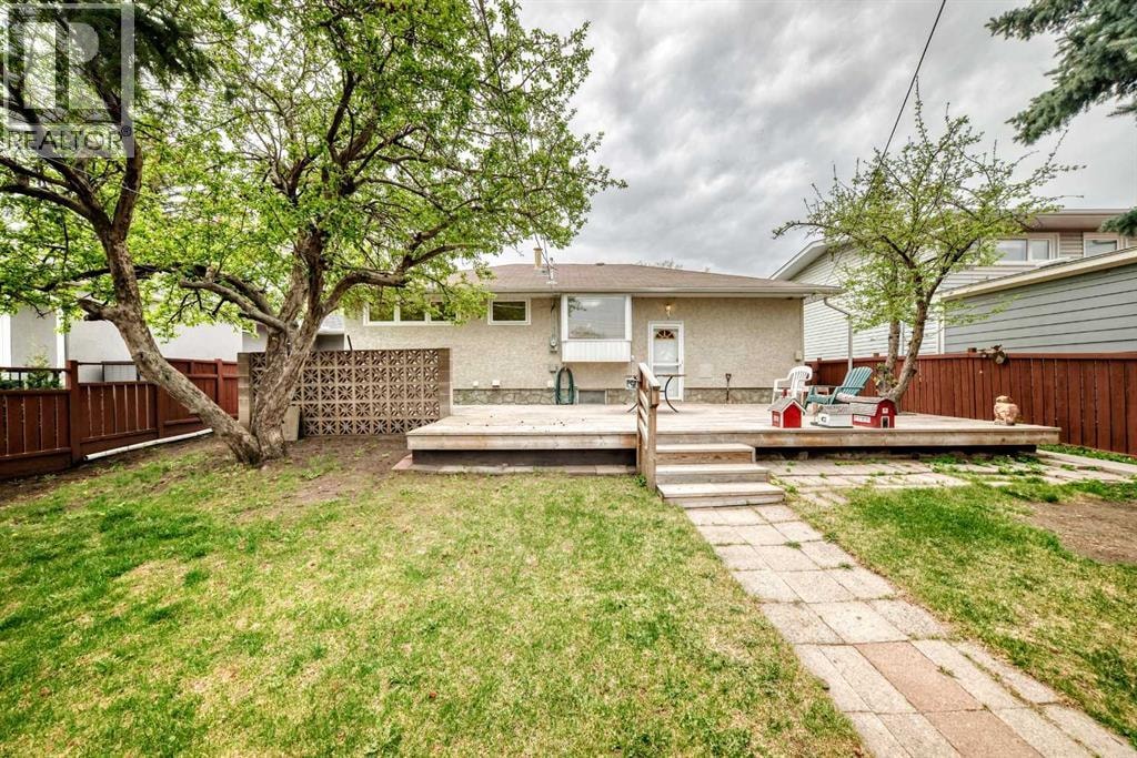 3132 48 Street SW — photo 43