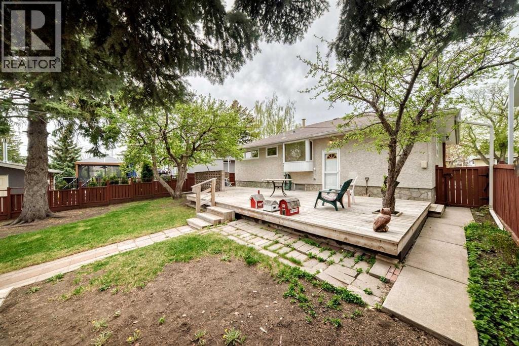 3132 48 Street SW — photo 42