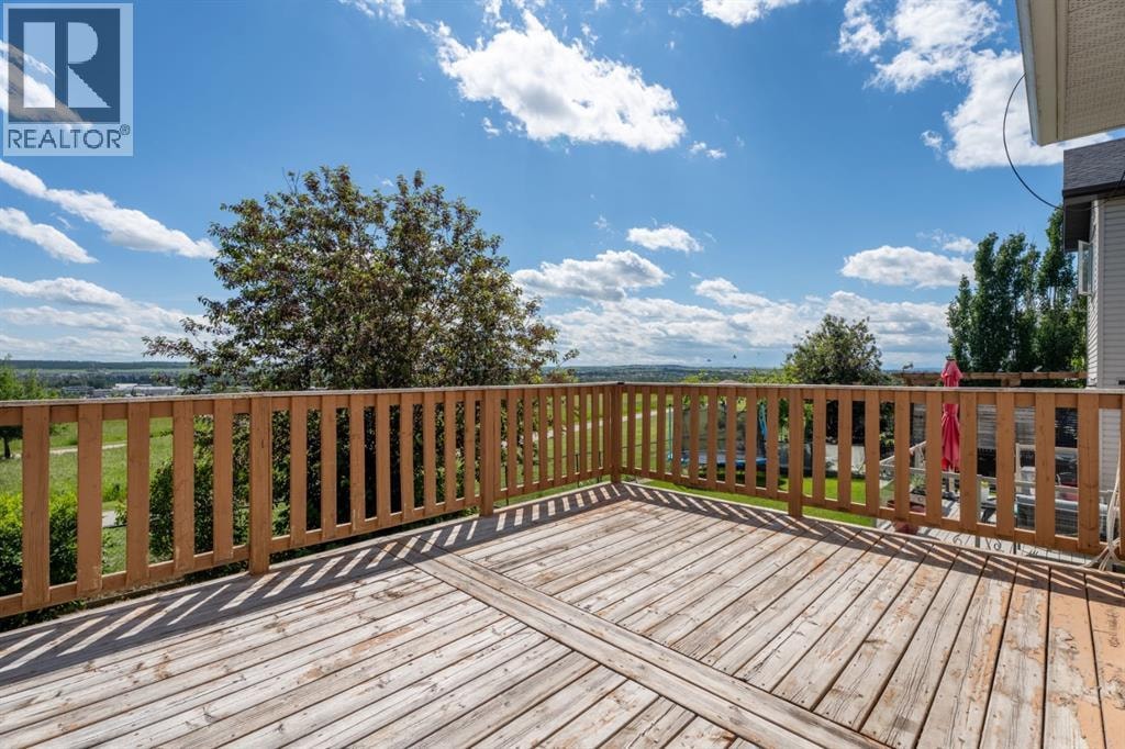 135 Drake Landing View — photo 17