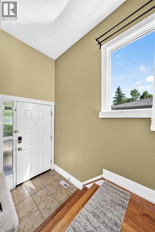55 Doverglen Crescent SE — photo 3