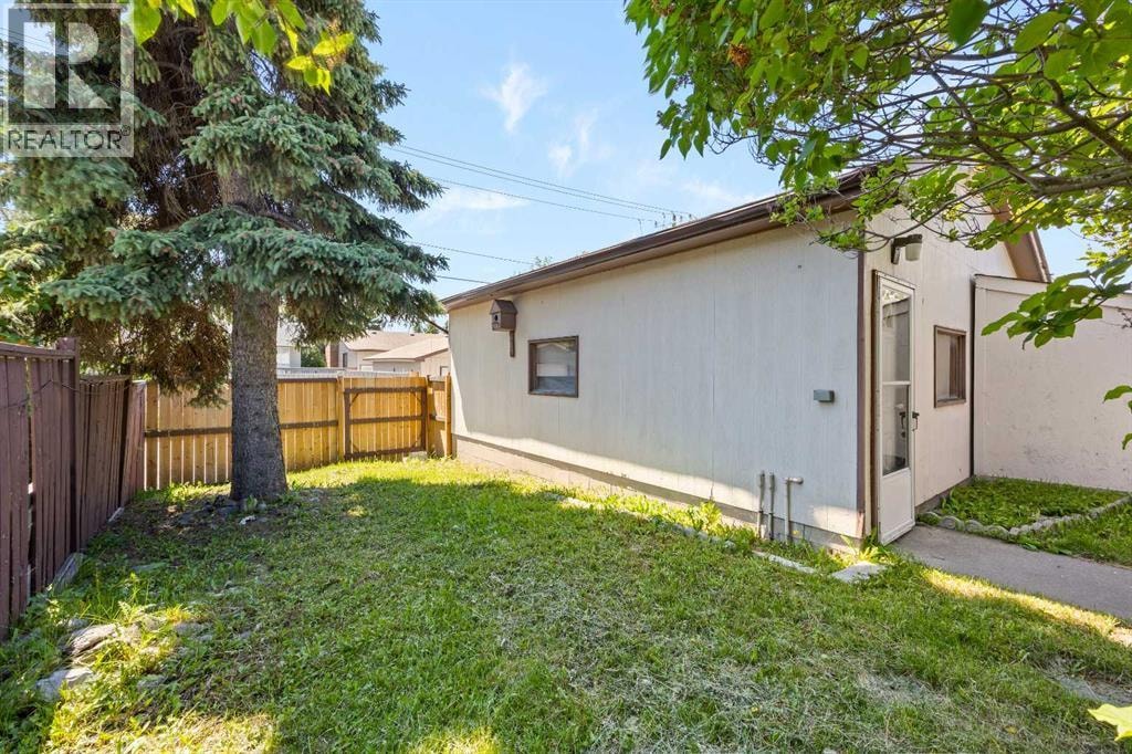 4739 Rundlewood Road NE — photo 6