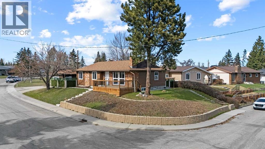 304 Huntbourne Hill NE — photo 2