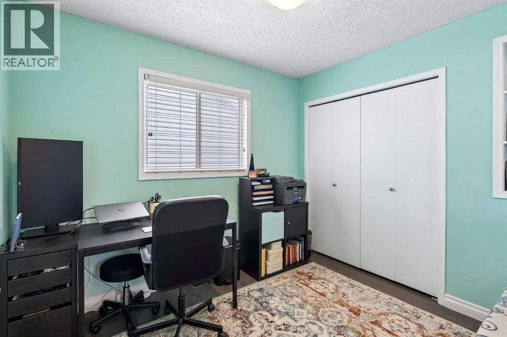 1840 33 Avenue SW — photo 19