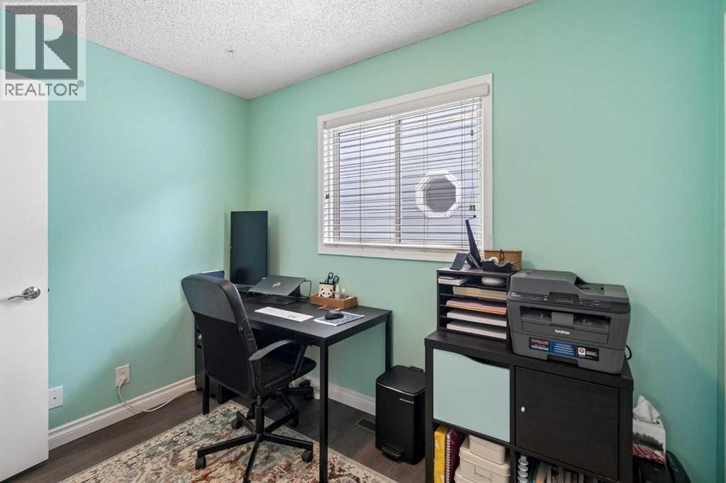 1840 33 Avenue SW — photo 18