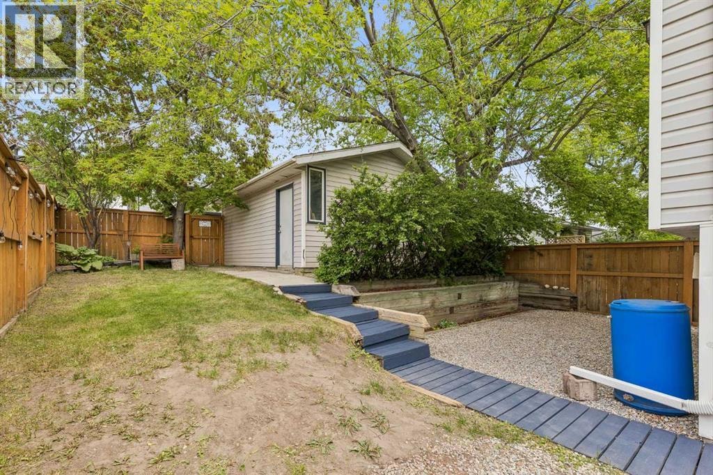 1840 33 Avenue SW — photo 31