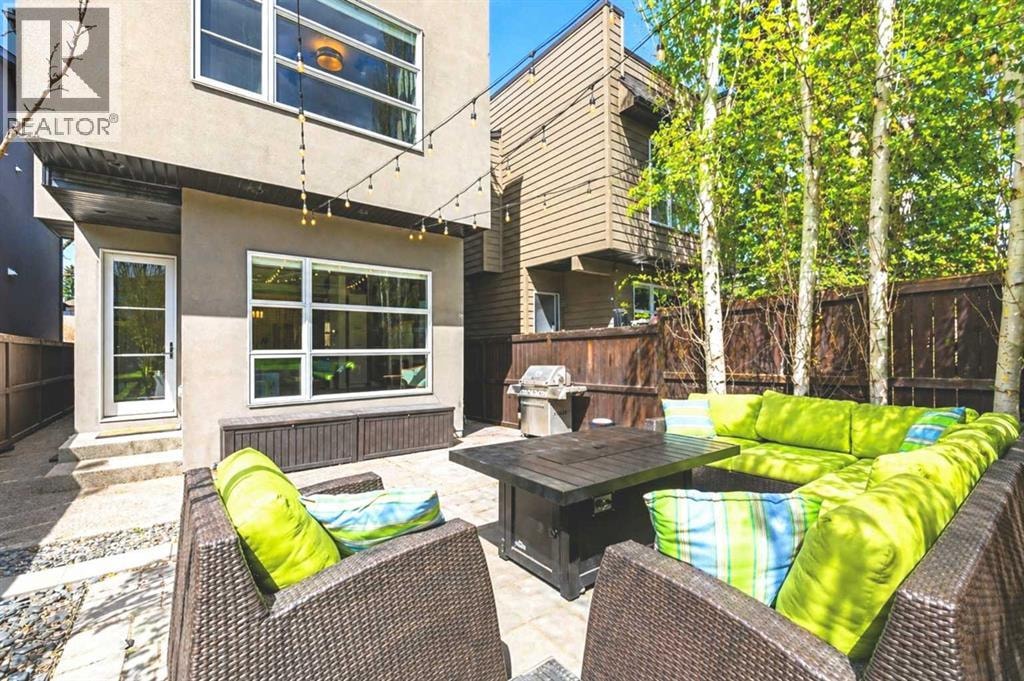 2027 42 Avenue SW — photo 43