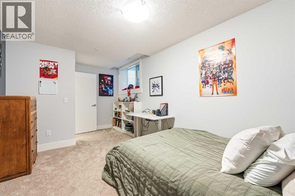 2027 42 Avenue SW — photo 40