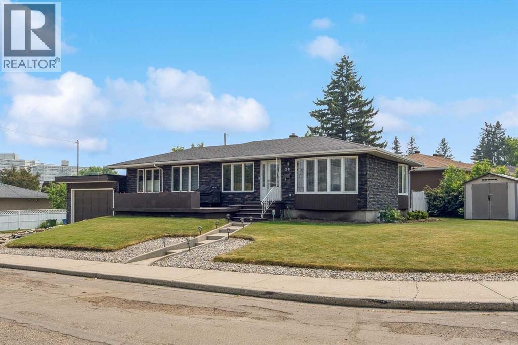 25 Manor Road SW — photo 2