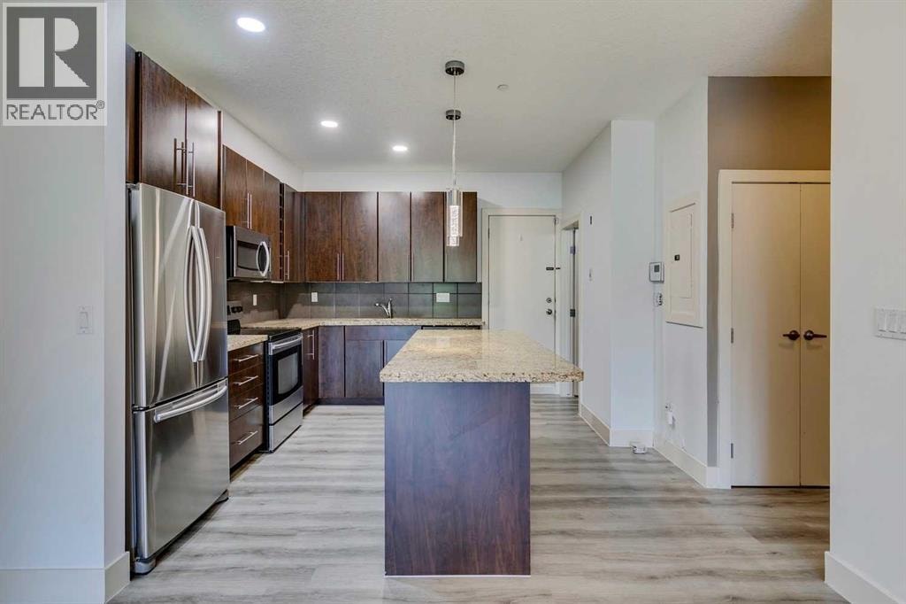 4, 2101 17 Street SW — photo 3