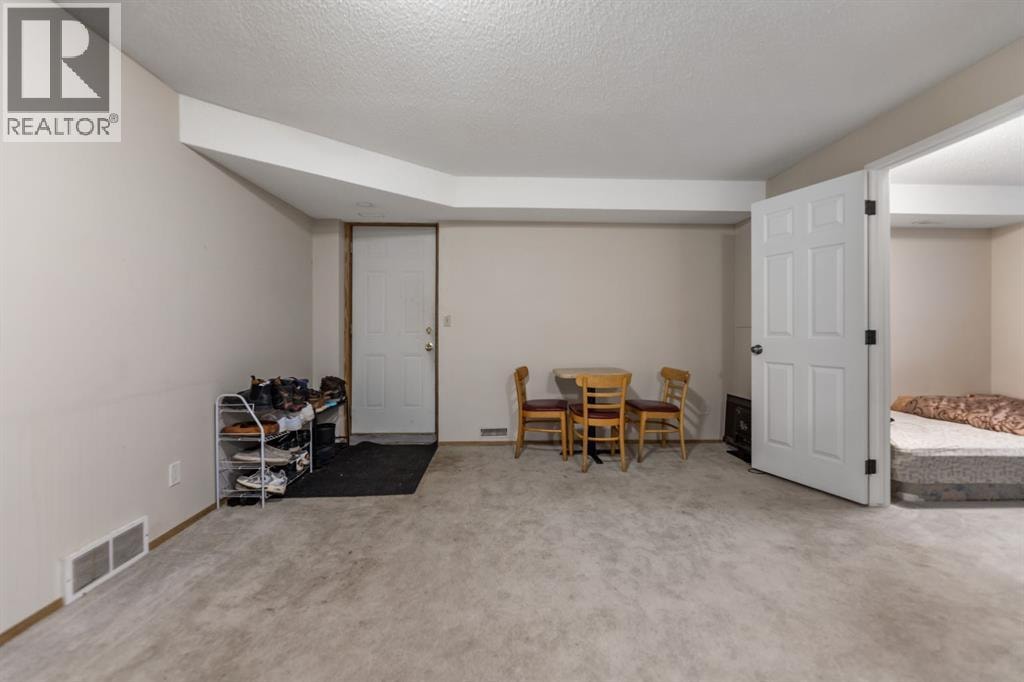 215 Carmel Close NE — photo 18