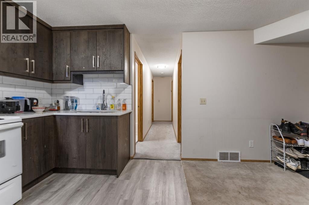 215 Carmel Close NE — photo 19