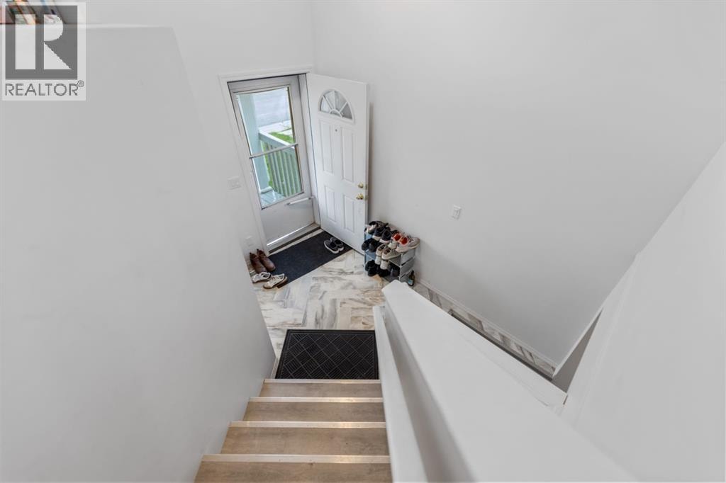 215 Carmel Close NE — photo 33