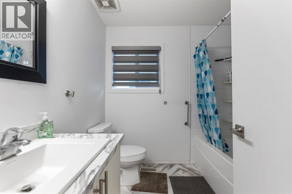215 Carmel Close NE — photo 25