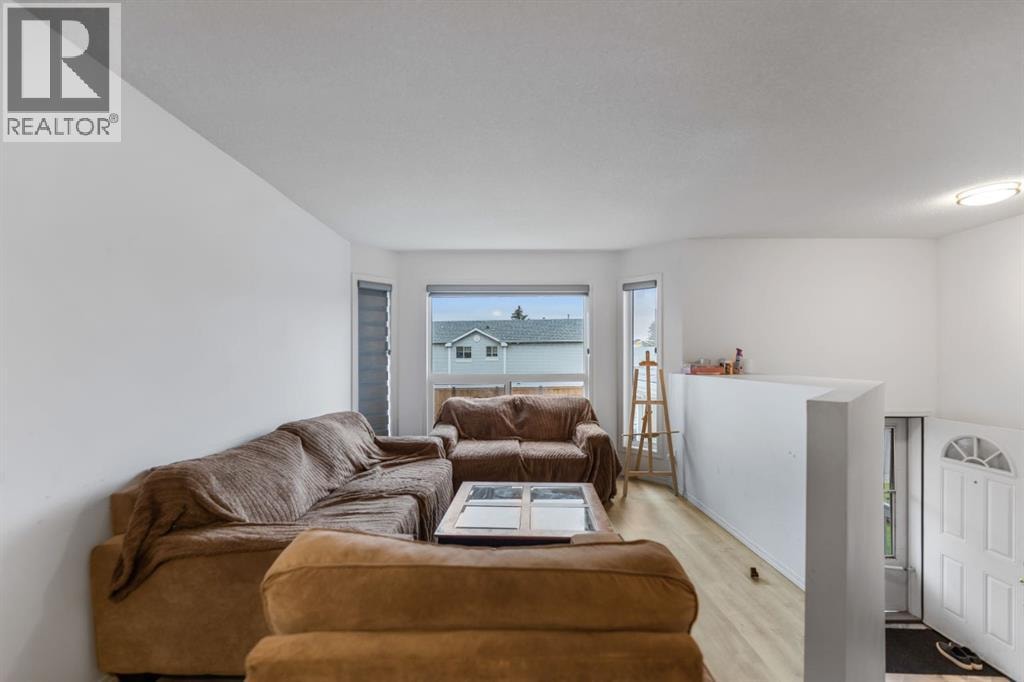 215 Carmel Close NE — photo 6