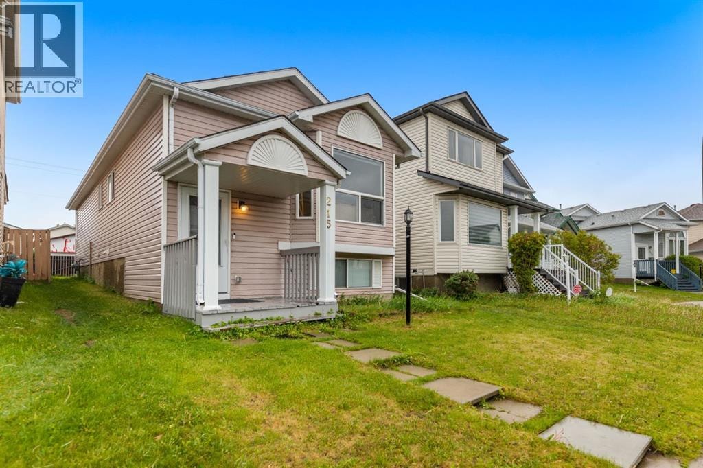 215 Carmel Close NE — photo 2