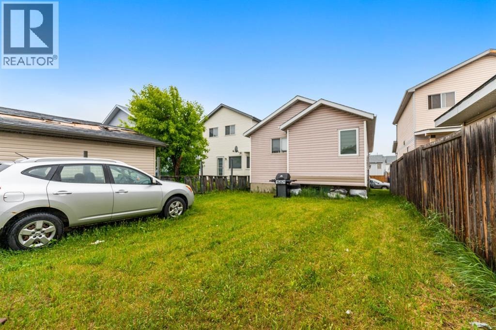 215 Carmel Close NE — photo 35