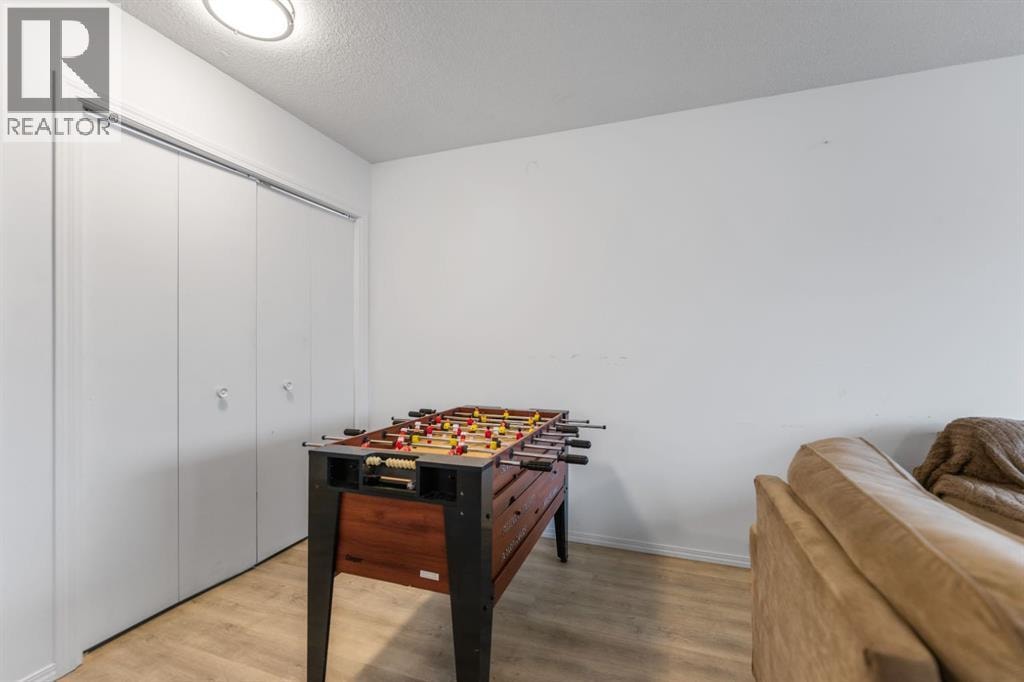 215 Carmel Close NE — photo 8