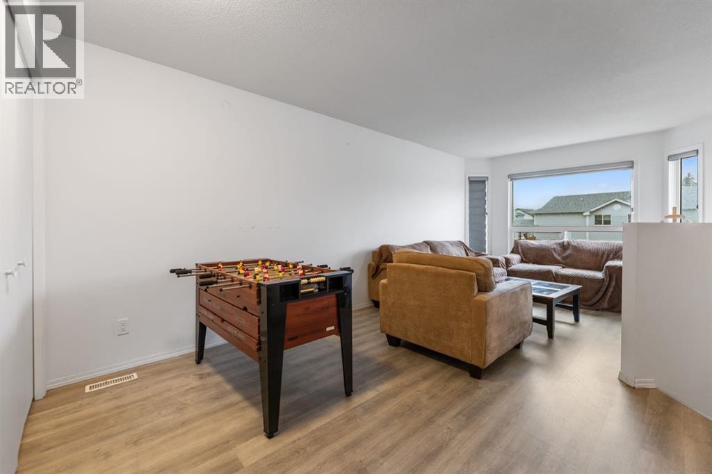 215 Carmel Close NE — photo 9