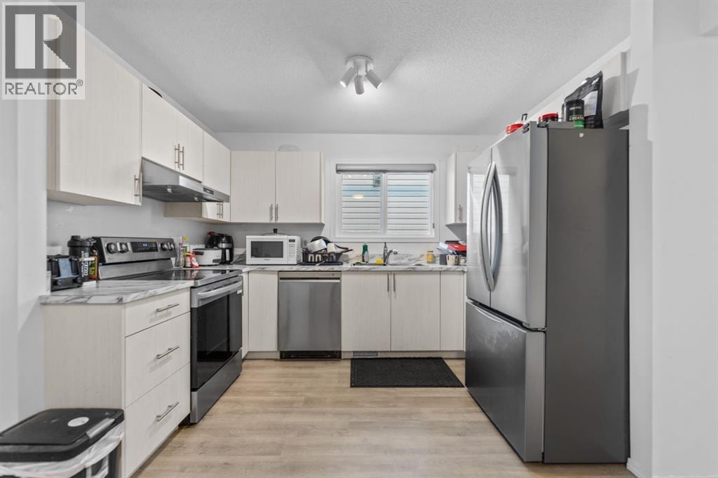 215 Carmel Close NE — photo 10