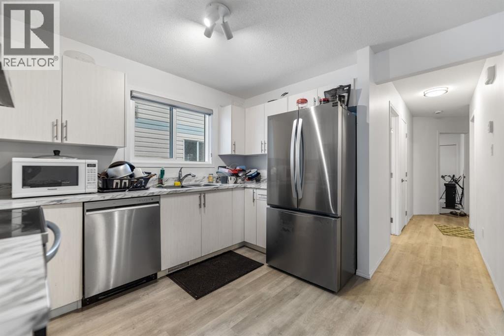 215 Carmel Close NE — photo 11