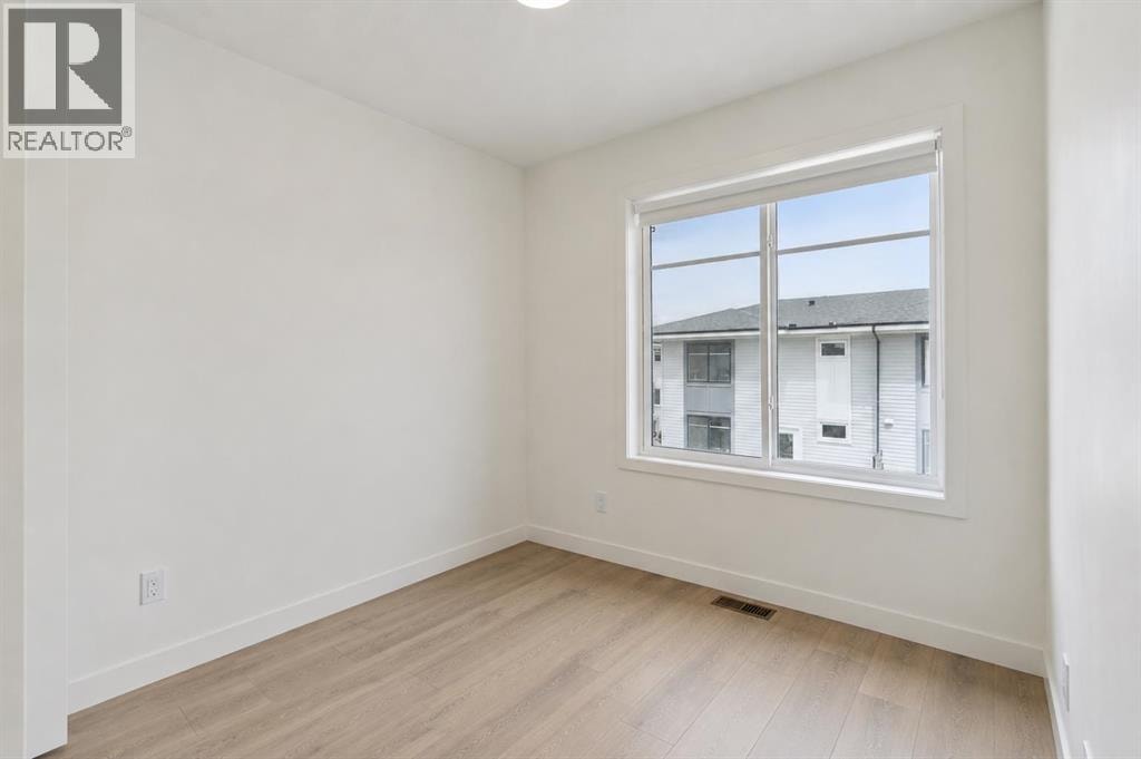 424 210 Avenue SW — photo 12